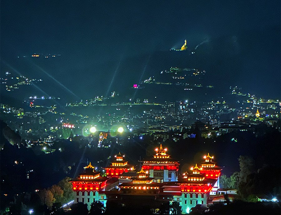 Tashichho Dzong Standing Proudly In Thimphu S Golden Evening Light