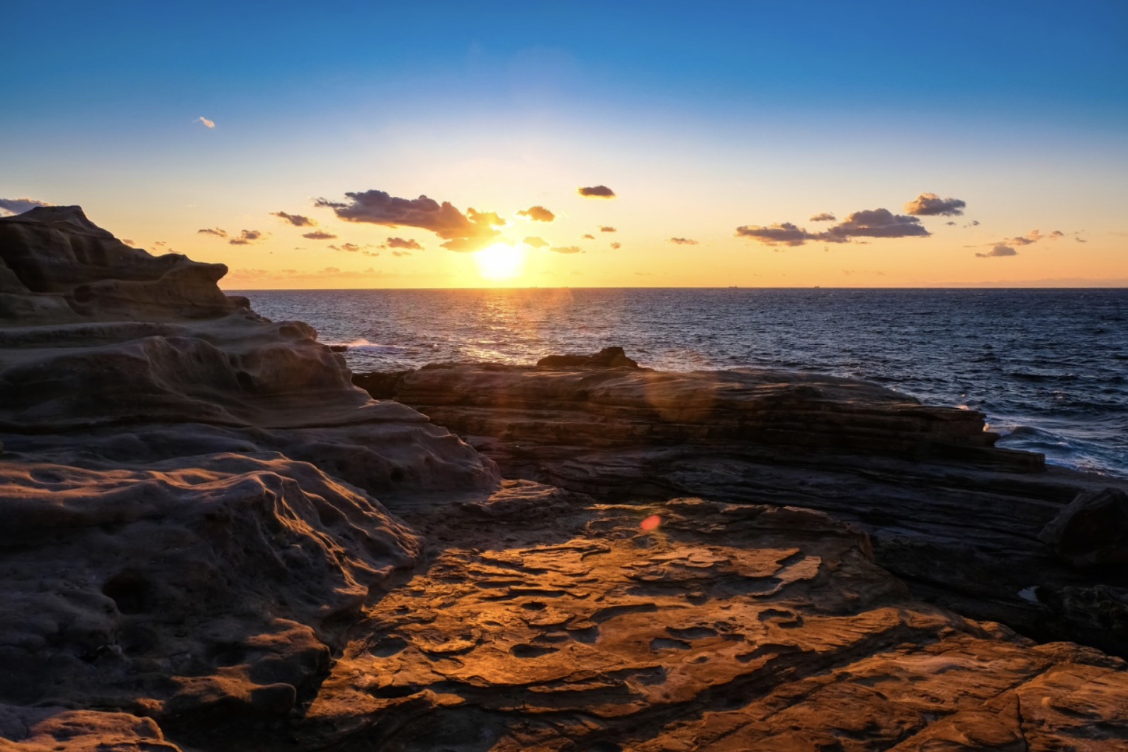 Senjojiki Rock Plateau, Sandanbeki Cave, Cape Shinomisaki Tower