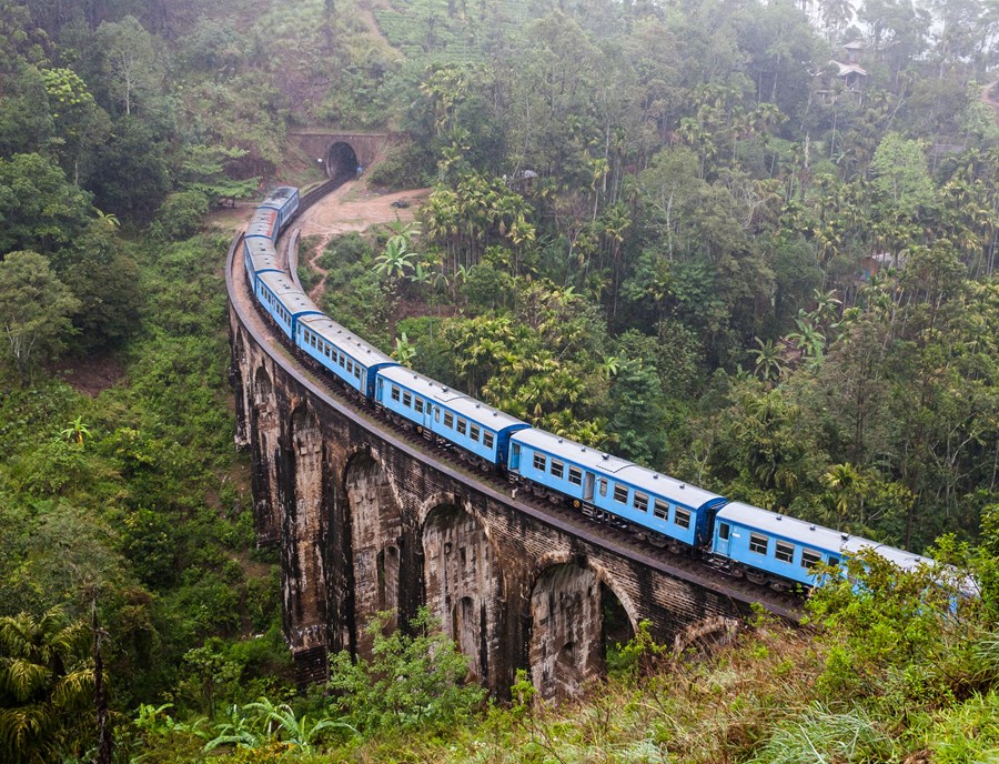 Nine Arches Bridge Gracefully Spanning Ella S Lush Jungle Valley