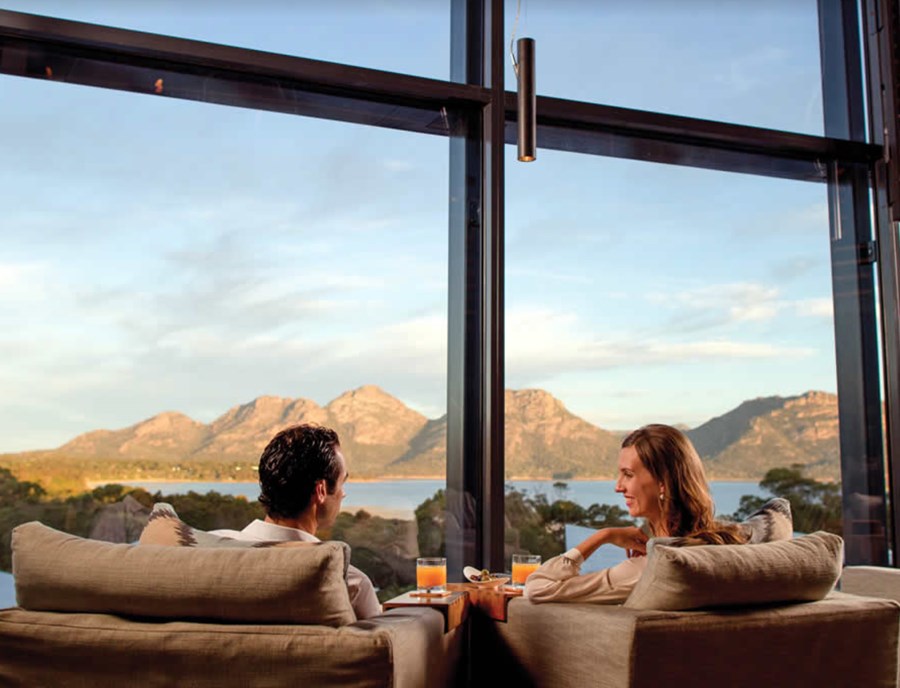 Luxury Overlooking Freycinet National Park, Tasmania