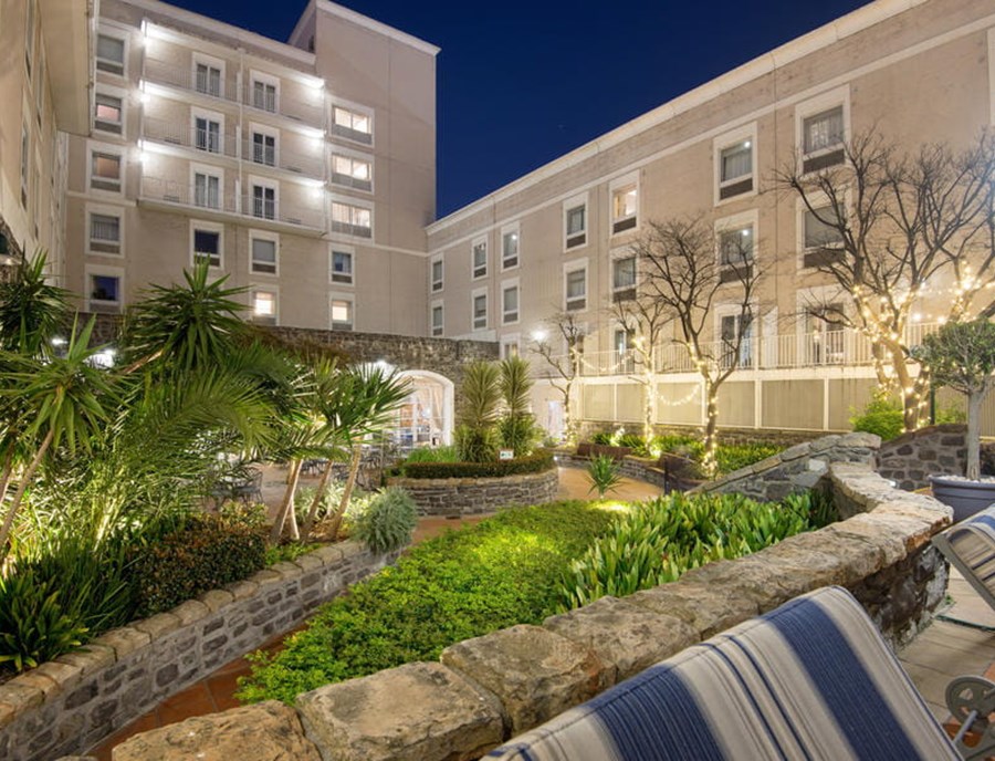 Luxury Awaits At Cape Town S Commodore Hotel