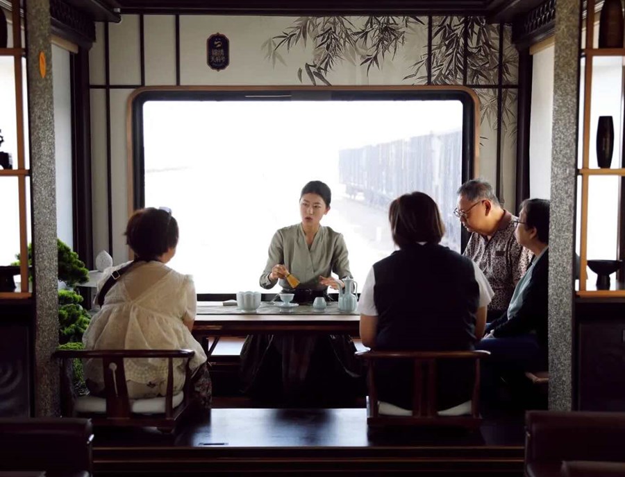 Tea Panda Train