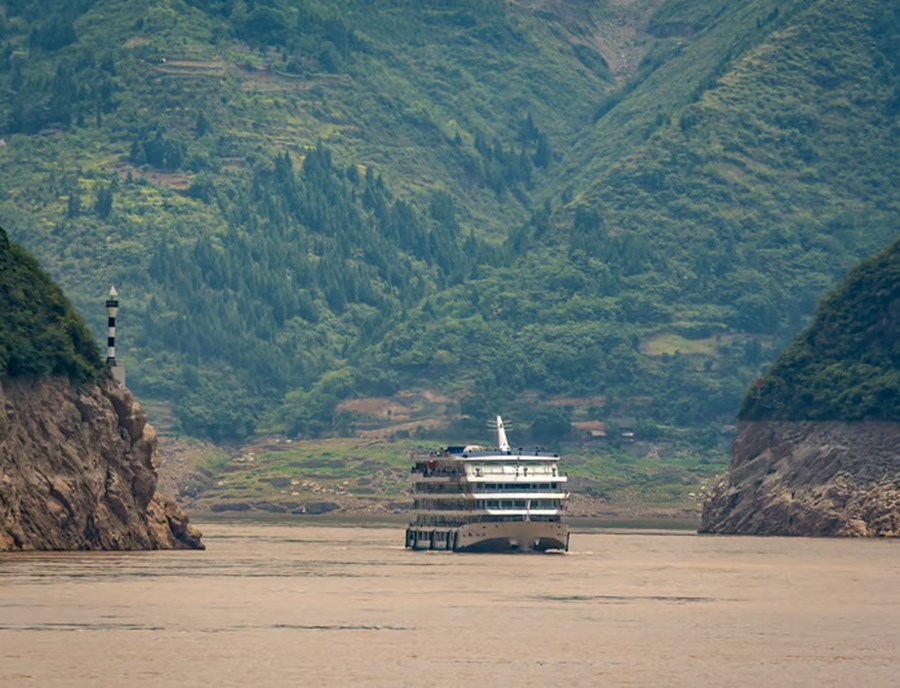 Yangtze Explorer Ship