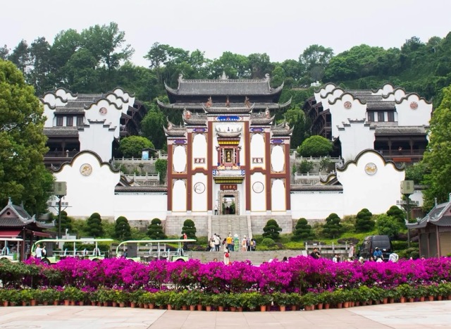 Yangtze Quyuan Temple