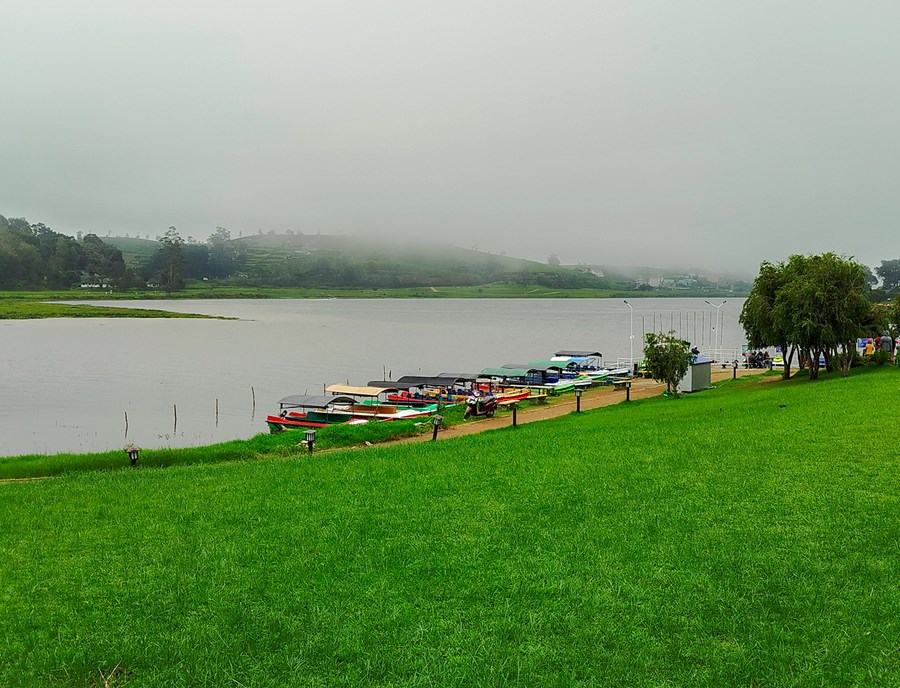 Gregory Lake Reflects Nuwara Eliya S Timeless Beauty