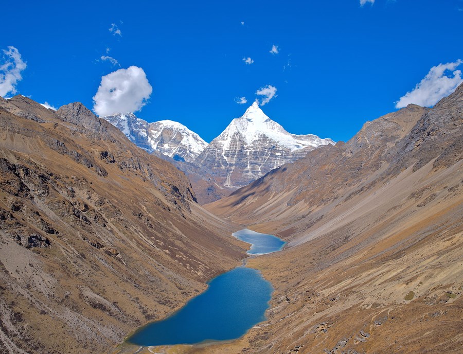 Alpine Lakes Mirror The Beauty Of Mount Jomolhari