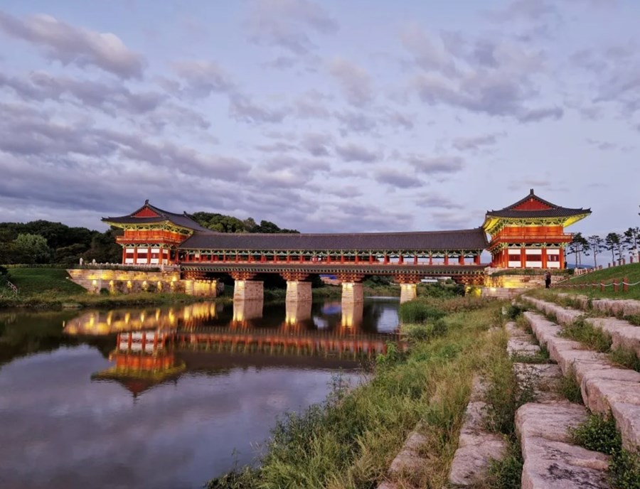 Watch Woljeonggyo Bridge Glow Against The Evening Sky As Sunset Colours Reflect Across The Water