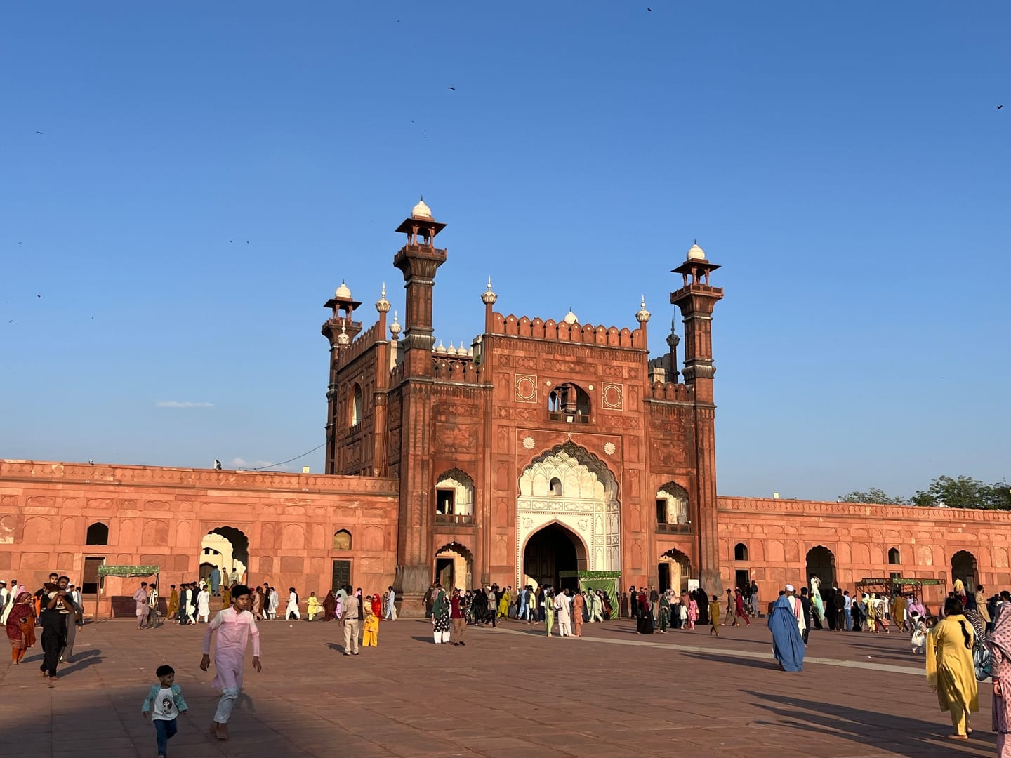 Badshahi Mosque Visitors Lahore