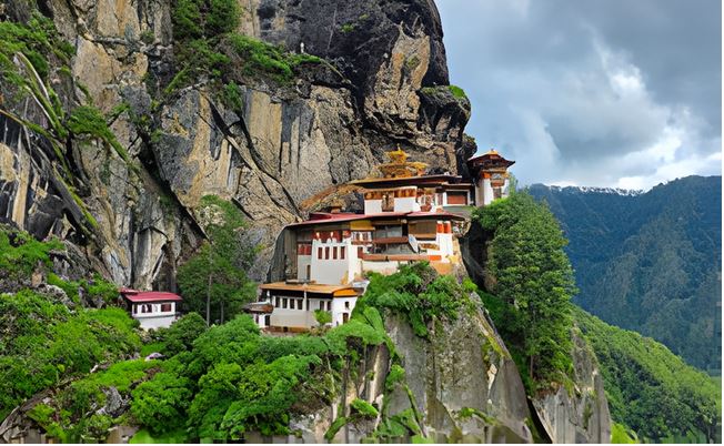 Tiger’s Nest Monastery perched on a cliffside above Paro Valley, Bhutan, surrounded by lush mountains