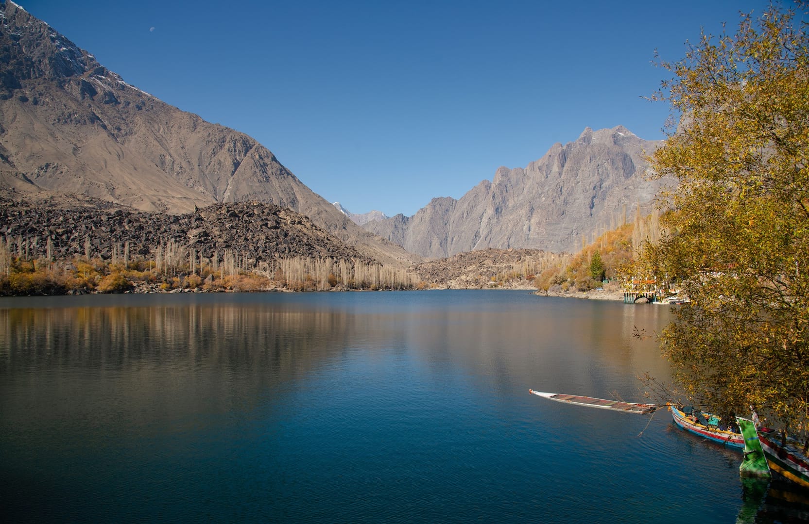 Skardu Lake Mountain Shore