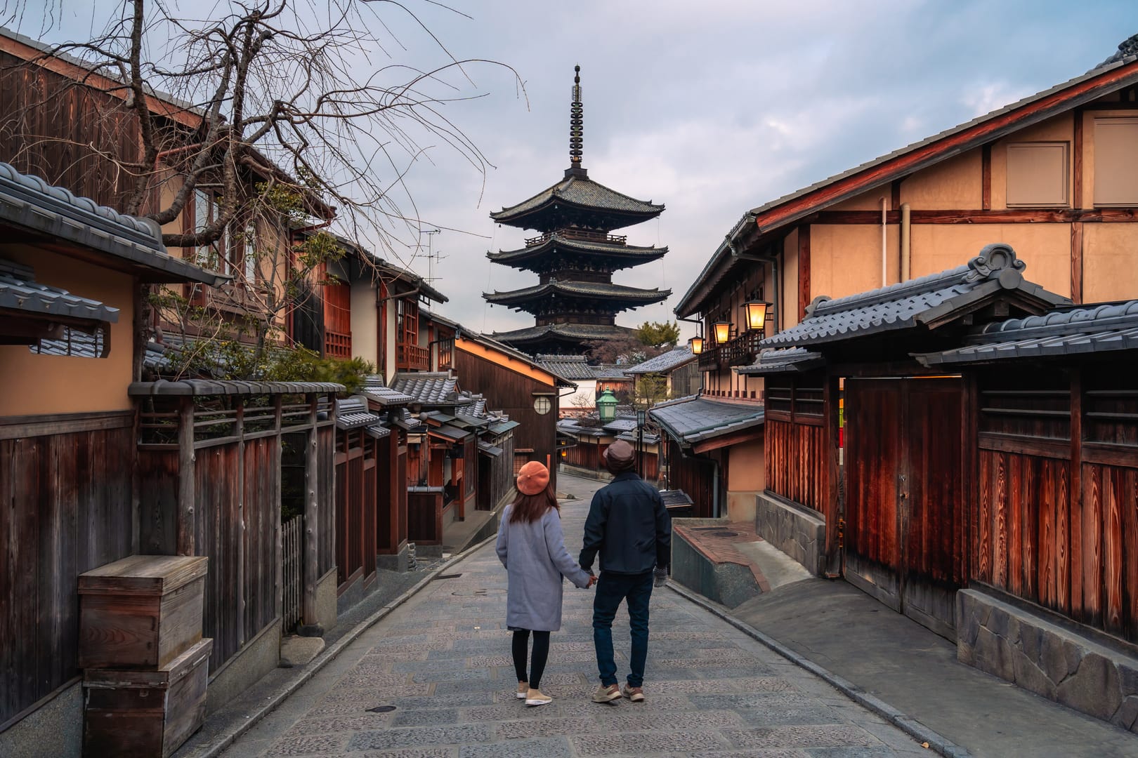 Yasaka Pagoda Inspiring Mindful Exploration Through Historic Kyoto Streets